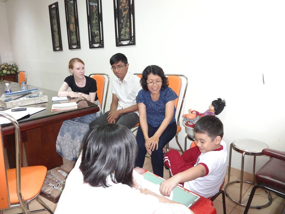 Cải thiện ngôn ngữ cho trẻ chậm phát triển trí tuệ Trường Từng Bước Nhỏ