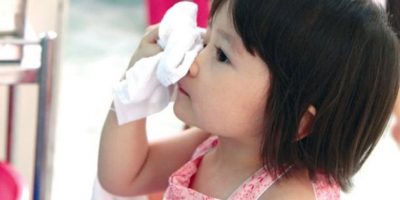 Dạy trẻ lau mặt đúng cách sạch sẽ