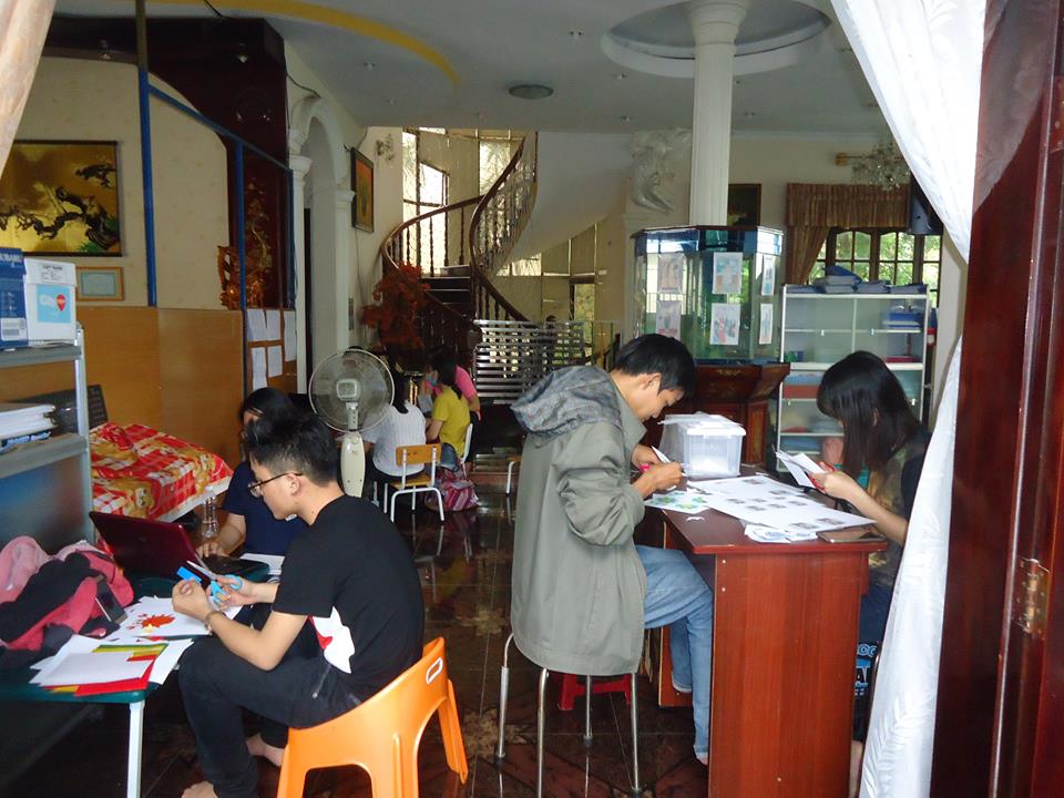 giao vien dang thiet ke hoc cu